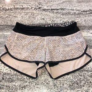 Lululemon Cream & Black Speed Short